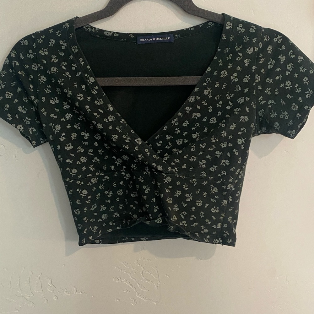 brandy melville top fits like a small